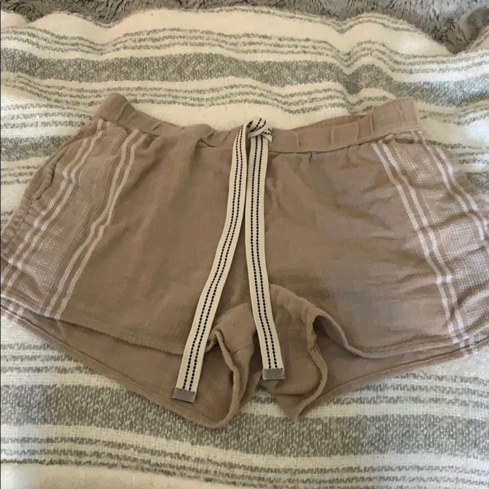 Aerie short